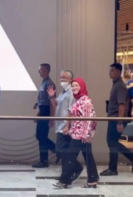 视频|逛TRX热情打招呼 元首伉俪获赞亲民