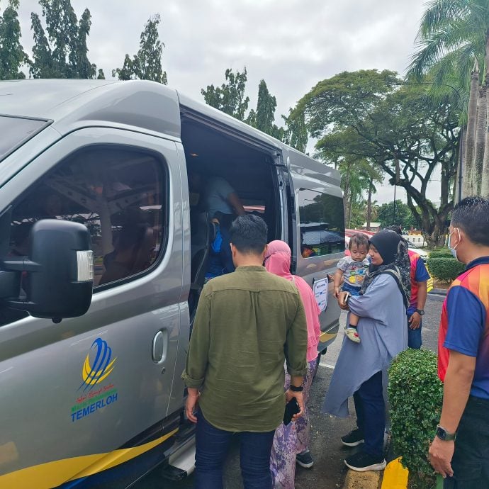 载送逛淡马鲁周日市集 免费接驳客货车赢好评