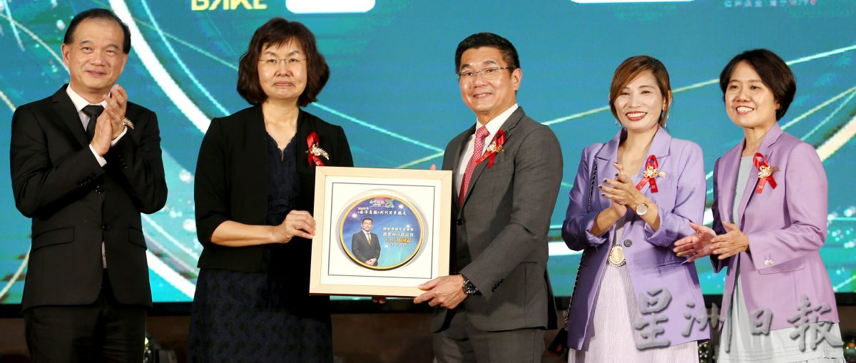 郑国霖:报纸继续存在理由 高质量内容在纸媒