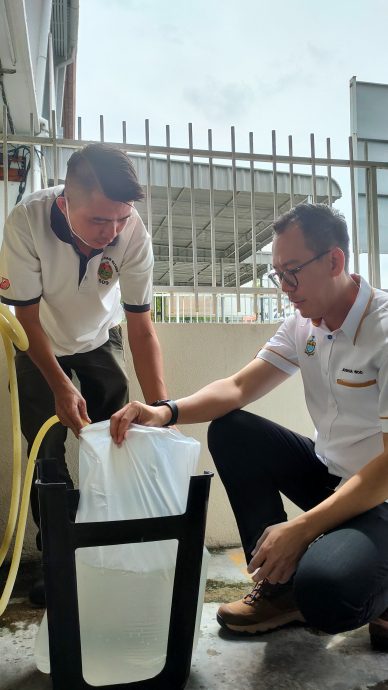 重签(大北马)储水新招胡智胜尝试,大塑料袋套塑料椅可行