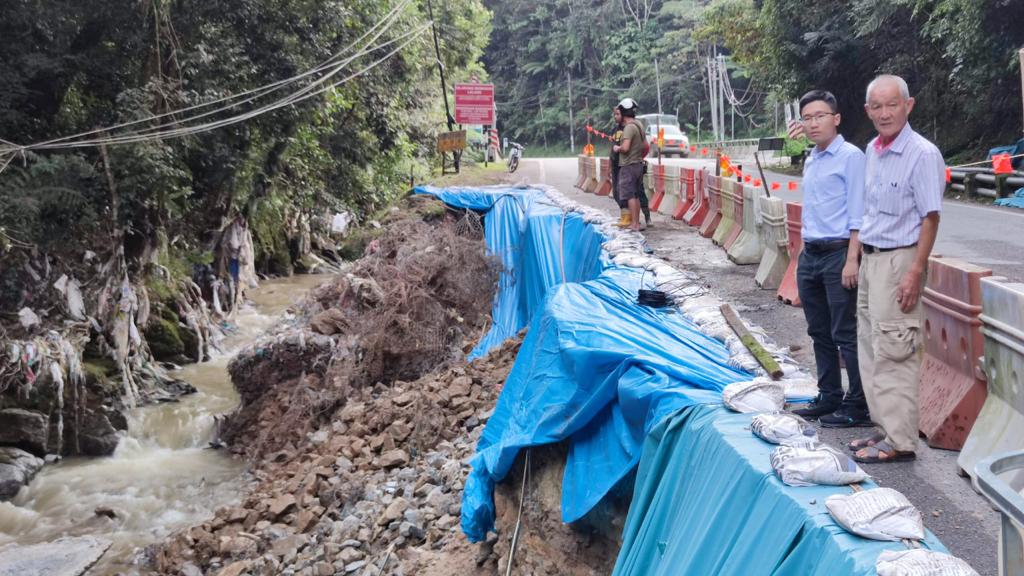 金马仑路直冷甲河路段土崩 工程局封单边路3个月修复