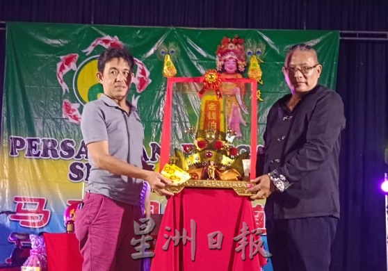 陈启贤：陷死胡同及时回头 华裔对政局保持高敏
