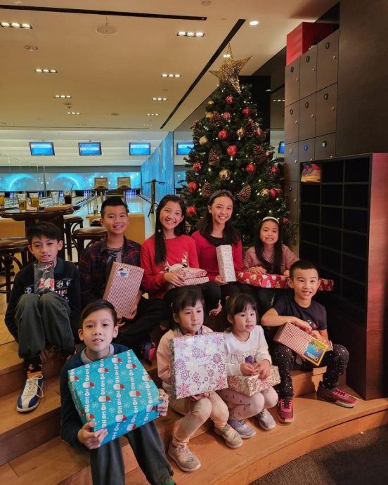 陈茵媺港姐人妻团庆圣诞 星二代皆高颜值成焦点