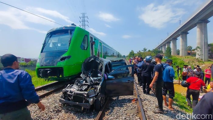 雅万高铁接驳火车撞休旅车 3乘客当场毙命