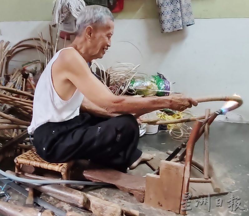 霹：封底主文【它的诞生】／12月6日见报／少数全手工制作 藤制家具成高档品