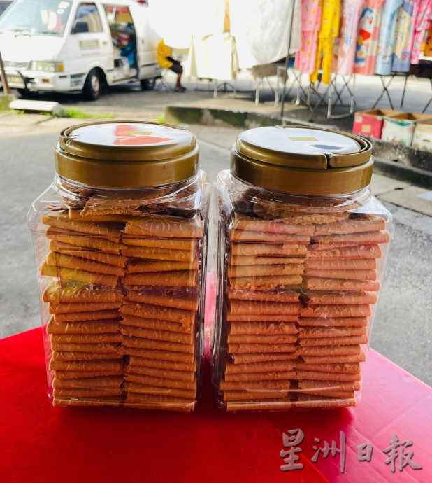 霹：封面主文／市场开始飘年味  年衣年饼新饰品纷上市
