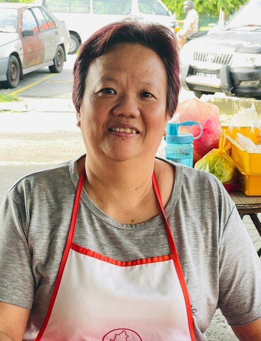 霹:封面主文/市场开始飘年味 年衣年饼新饰品纷上市