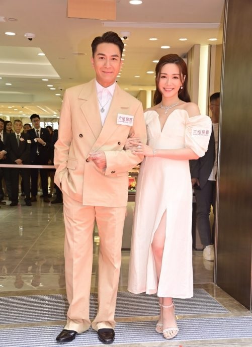 马国明汤洛雯婚礼地点曝光 亲友在苏梅岛见证下完婚