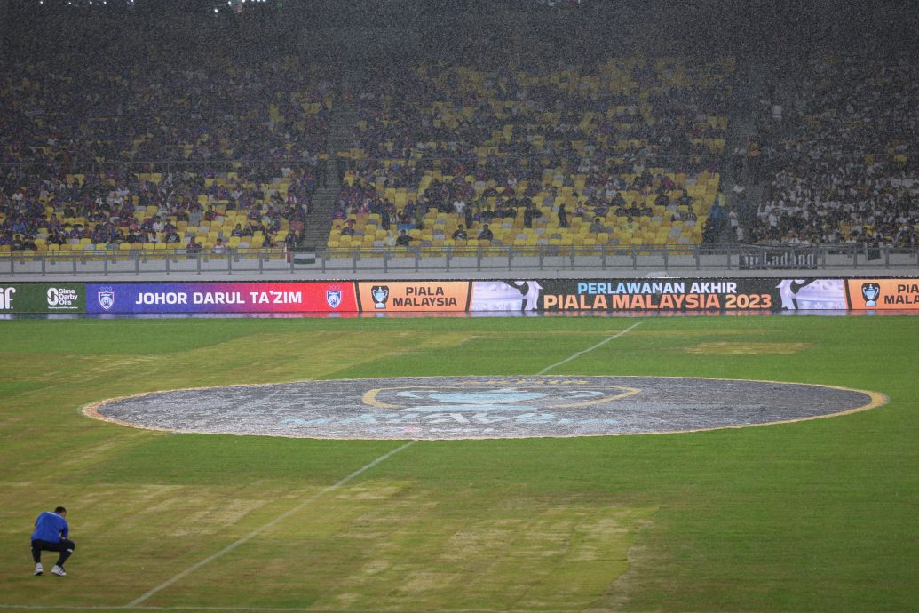 马杯足球赛| 南虎队长调侃草皮状况  “国家体育场更适合打高尔夫”