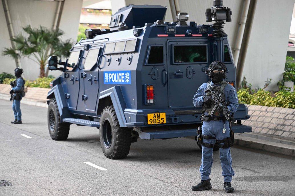 黎智英涉违国安案开审 法院外严密布防