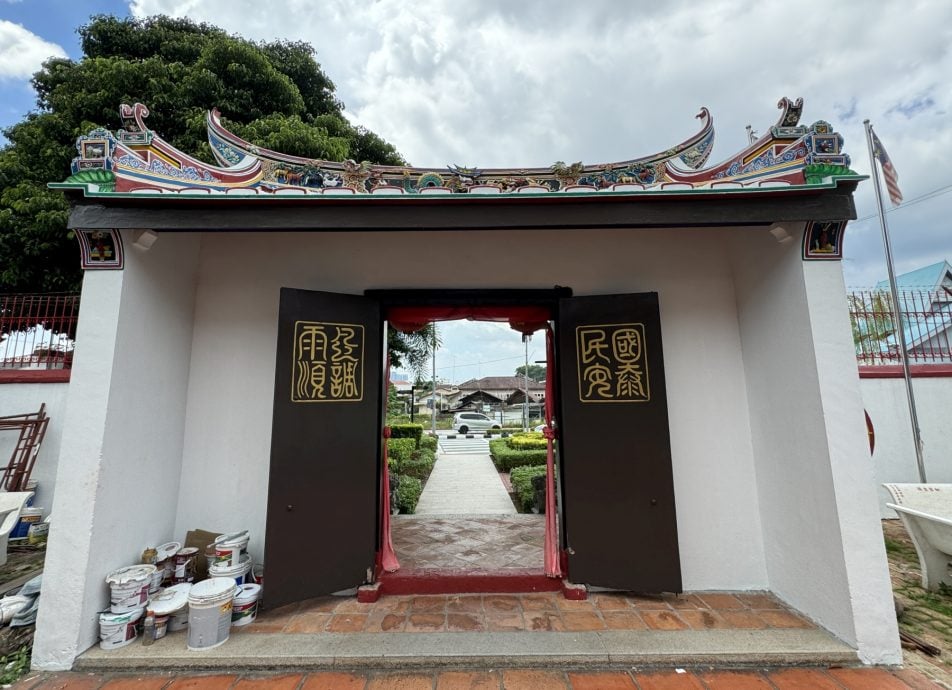 (古城封底主文)《用眼睛去旅游》:宝山亭