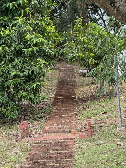 （古城封底主文）《用眼睛去旅游》：宝山亭