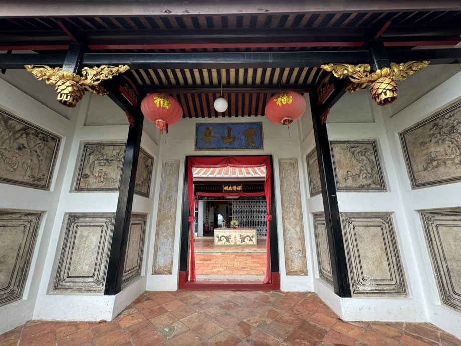 （古城封底主文）《用眼睛去旅游》：宝山亭