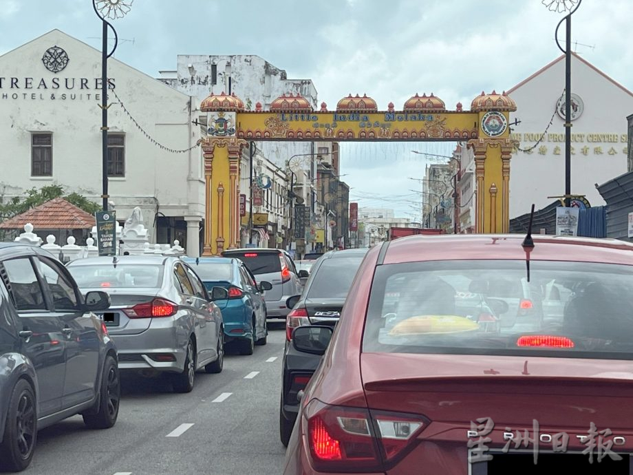 (古城封面主文)祈安律改单程道商家脸忧·无奈不能改变结局