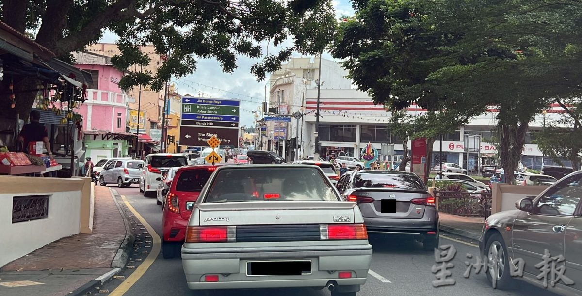 (古城封面主文)祈安律改单程道商家脸忧·无奈不能改变结局