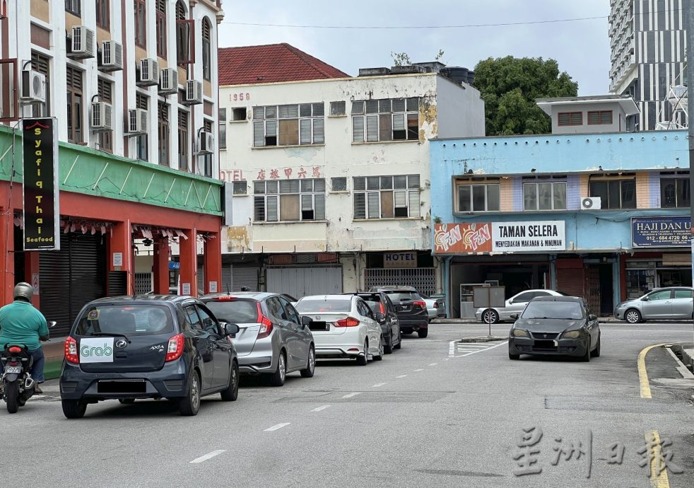 (古城封面主文)祈安律改单程道商家脸忧·无奈不能改变结局