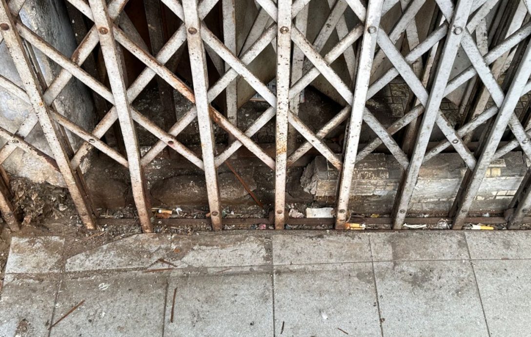 (古城第2版主文)武牙拉也空置单位卫生欠佳 有损甲州旅游形象