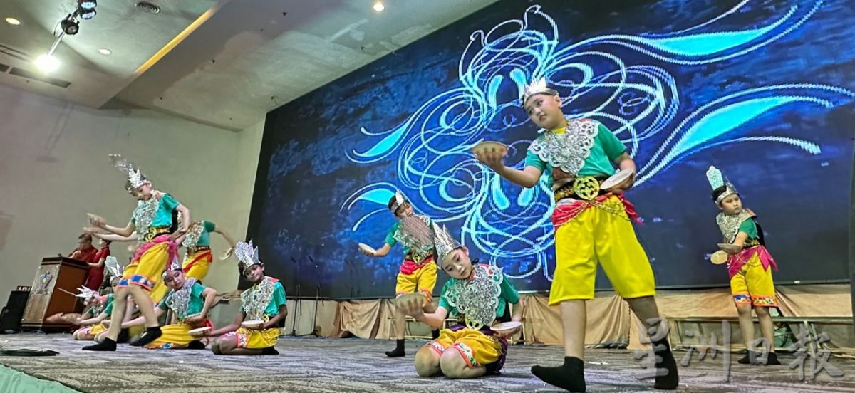 （古城第6版主文）吴德贵：平民学校将创新引入先进教学 确保学生全面发展