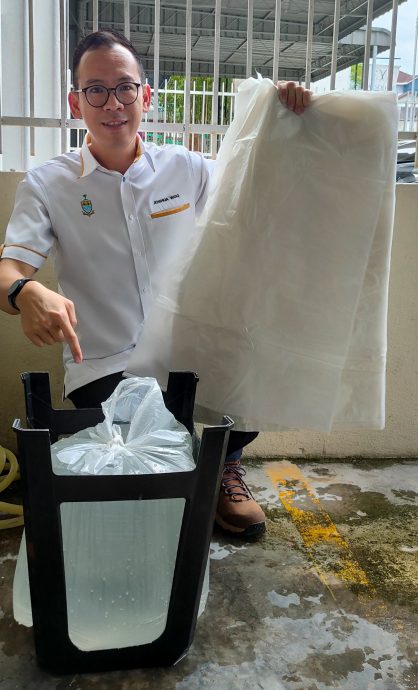 (大北马)储水新招胡智胜尝试,大塑料袋套塑料椅可行