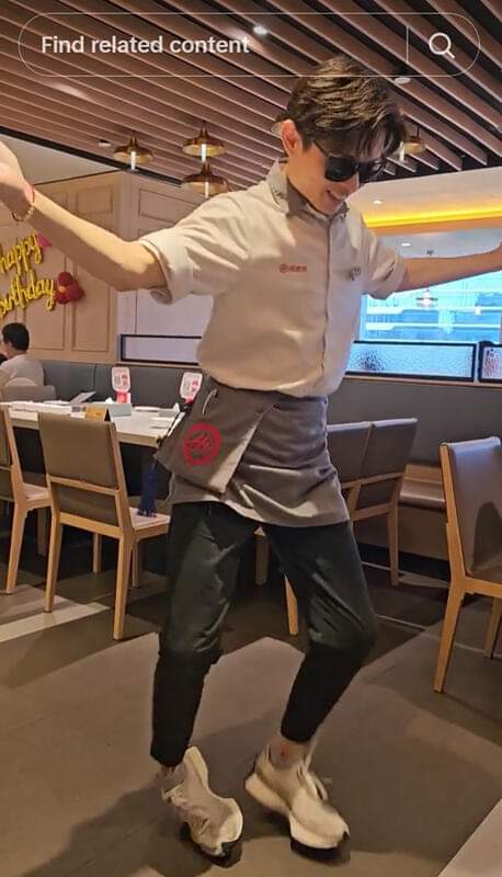 (已签发)柔:狮城二三事:狮城海底捞店员应客要求 桌前大跳“科目三”舞