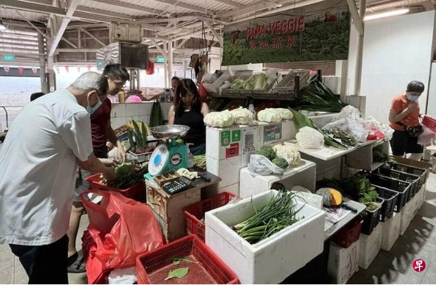 （已签发）柔：狮城二三事：蔬菜进口价虽翻倍 狮城摊贩只涨价1元内