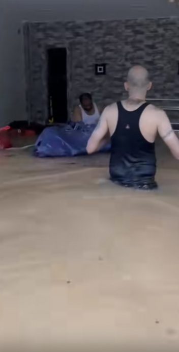 （已签发）柔：豪雨致住宅变汪洋 居民往二楼逃