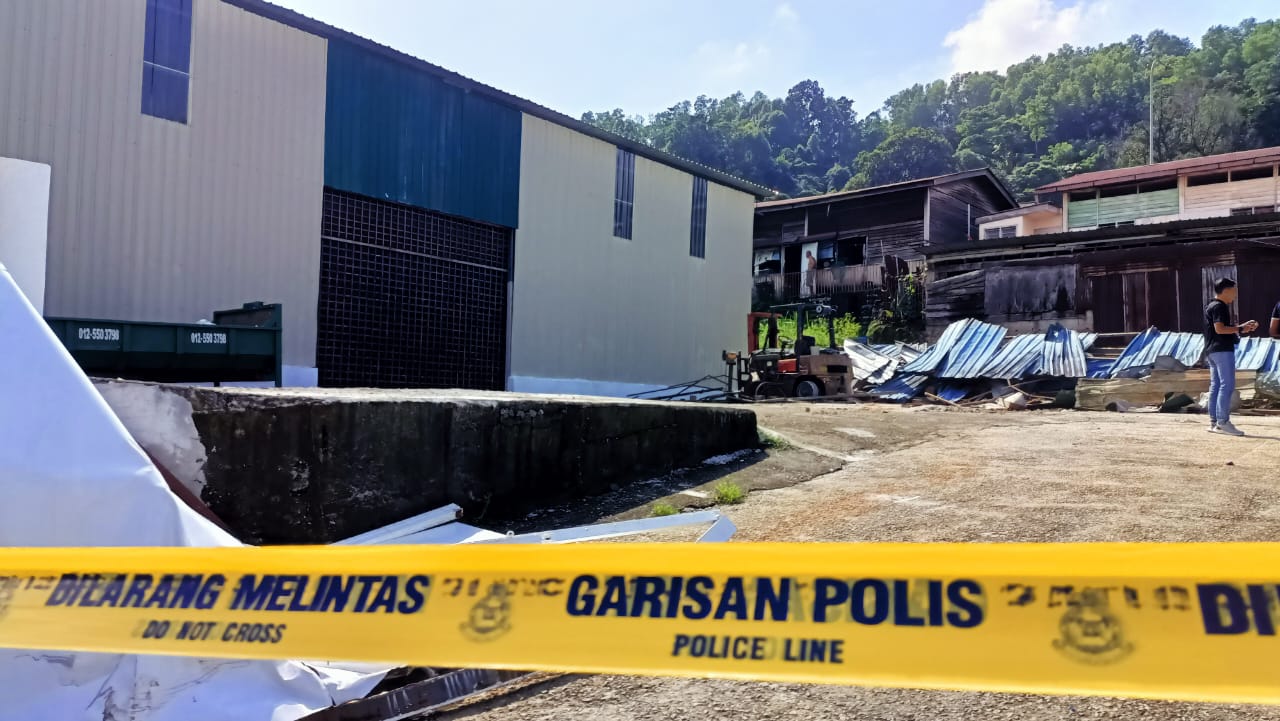 (早报第7头)大都会/感谢武吉免登区国会议员方贵伦反映非法工厂问题,得到市政局关注