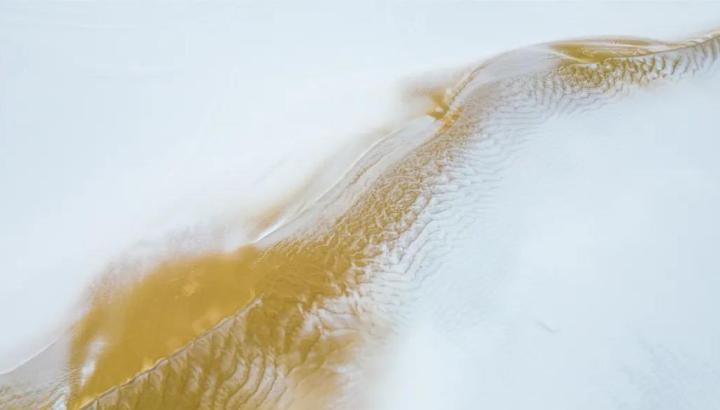 （视频）沙漠罕见雪海 如诗如画如梦