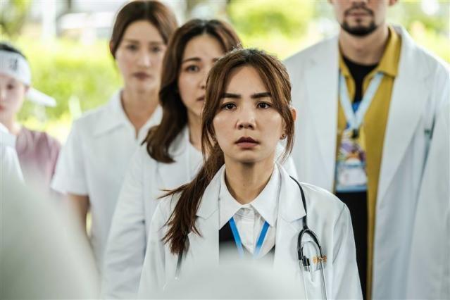 Ella缺席首映惹火王识贤 爆4大要求剧组傻眼