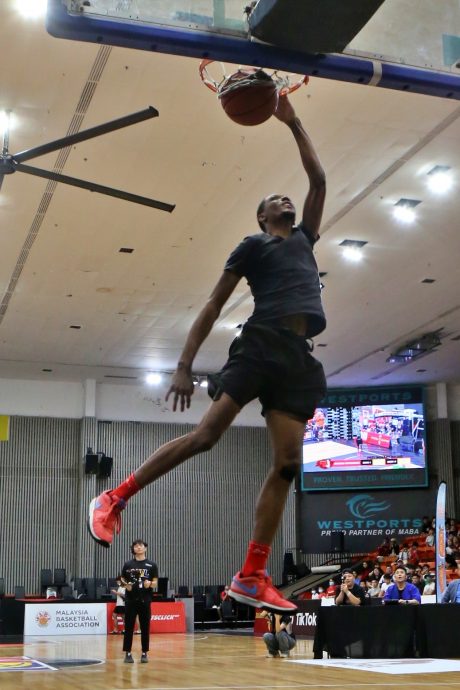 MBL| 飞越2人单手暴扣 萨特怀特膺灌篮王