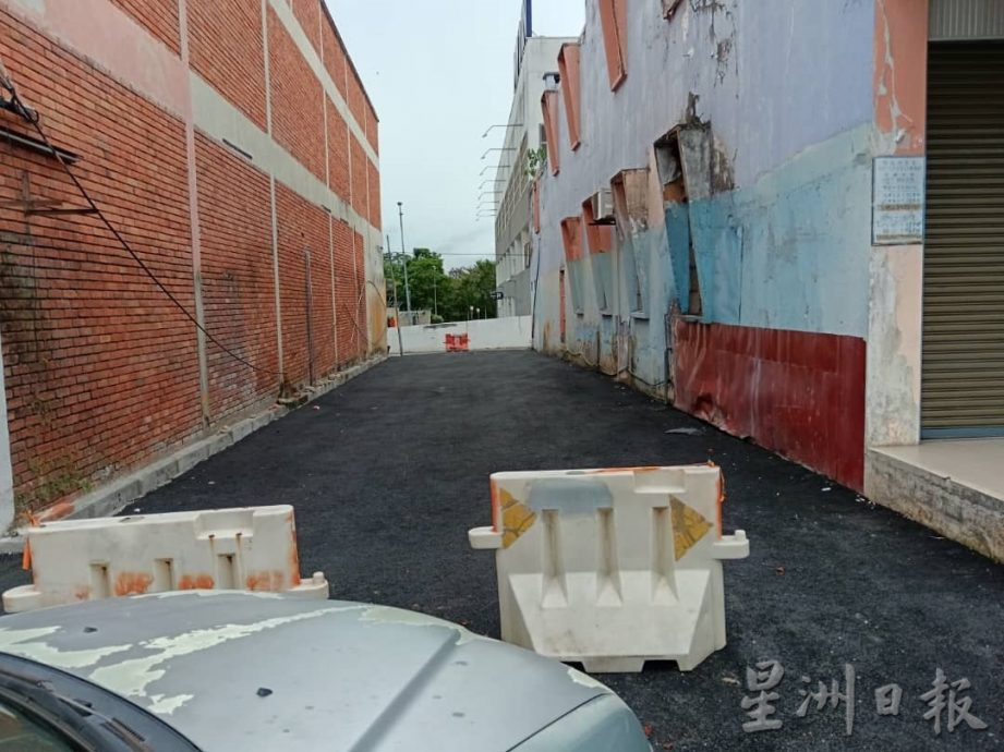 NS淡边／普罗士邦巴士车站道路重铺沥青