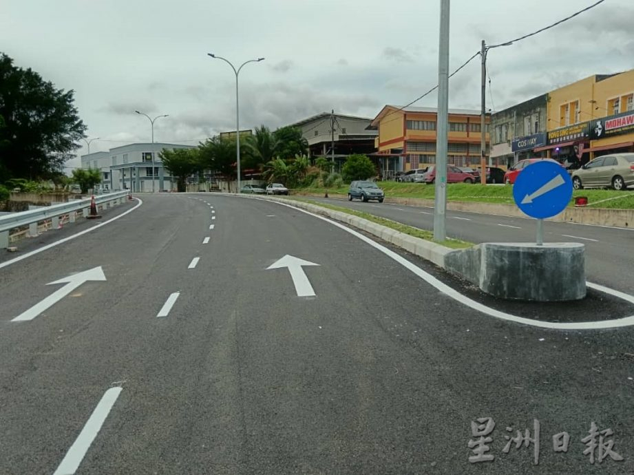 NS淡边／普罗士邦巴士车站道路重铺沥青
