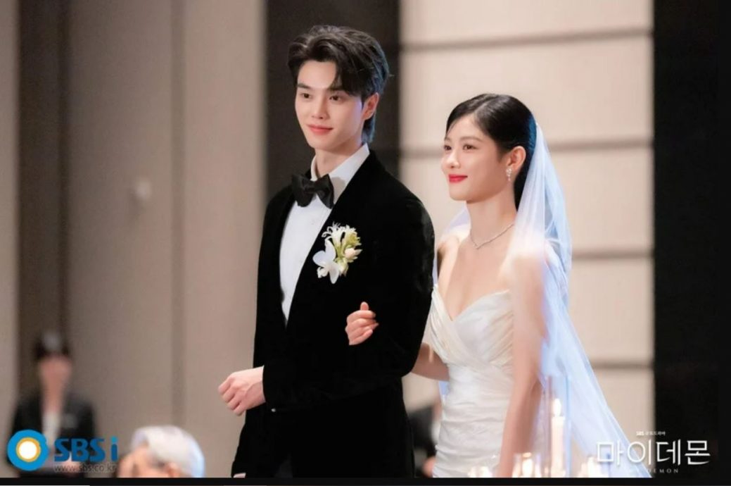 SBS演技大赏成李善均追思会 众星黑衣走红毯