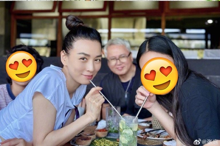 13亿资产冻结撤销 张庭全家出游乐喊:我在大笑