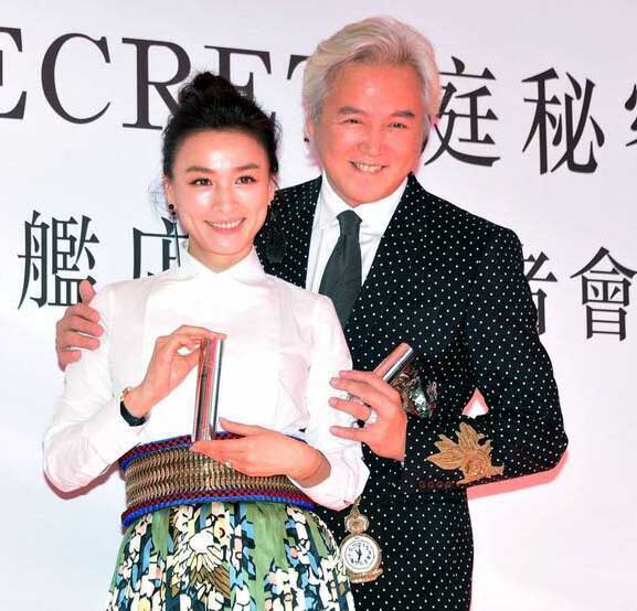 13亿资产冻结撤销 张庭全家出游乐喊:我在大笑