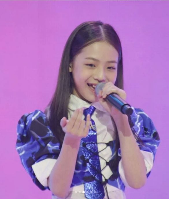 13岁女偶像凭甜美颜值出道 开口笑惊见牙都没长齐