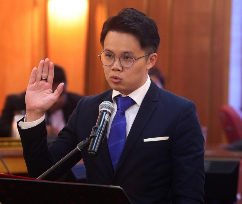 16续任 5新面孔 灵21市议员就职