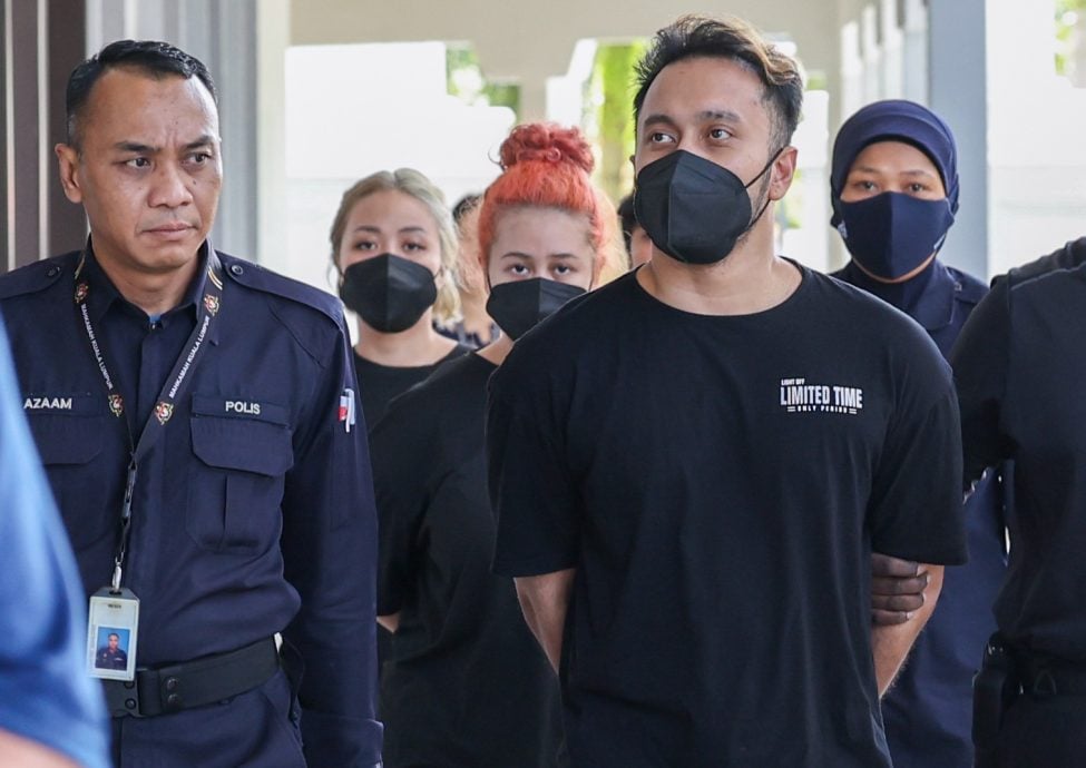 3人售卖非法偷拍性爱短片被控