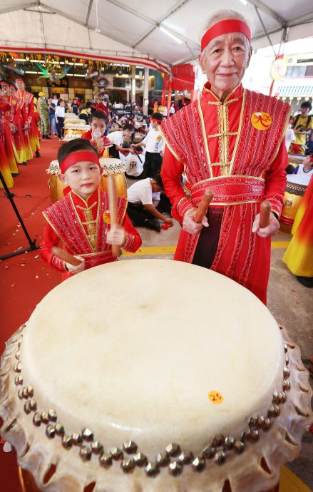 508马新鼓手敲击中华鼓 列入大马纪录大全