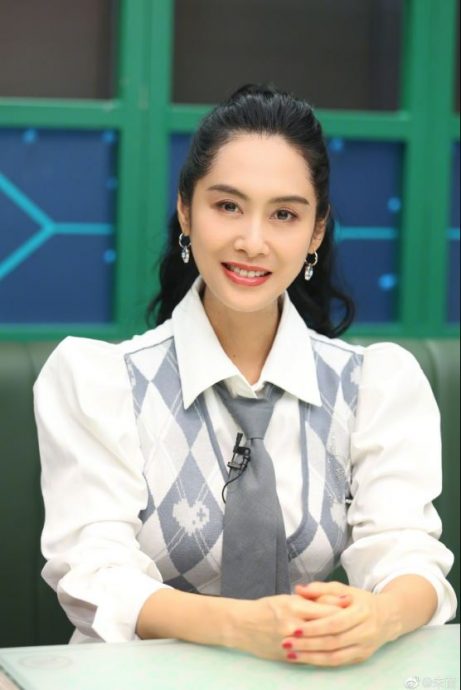 58岁刘嘉玲同框朱茵 年长6岁外形竟更优胜