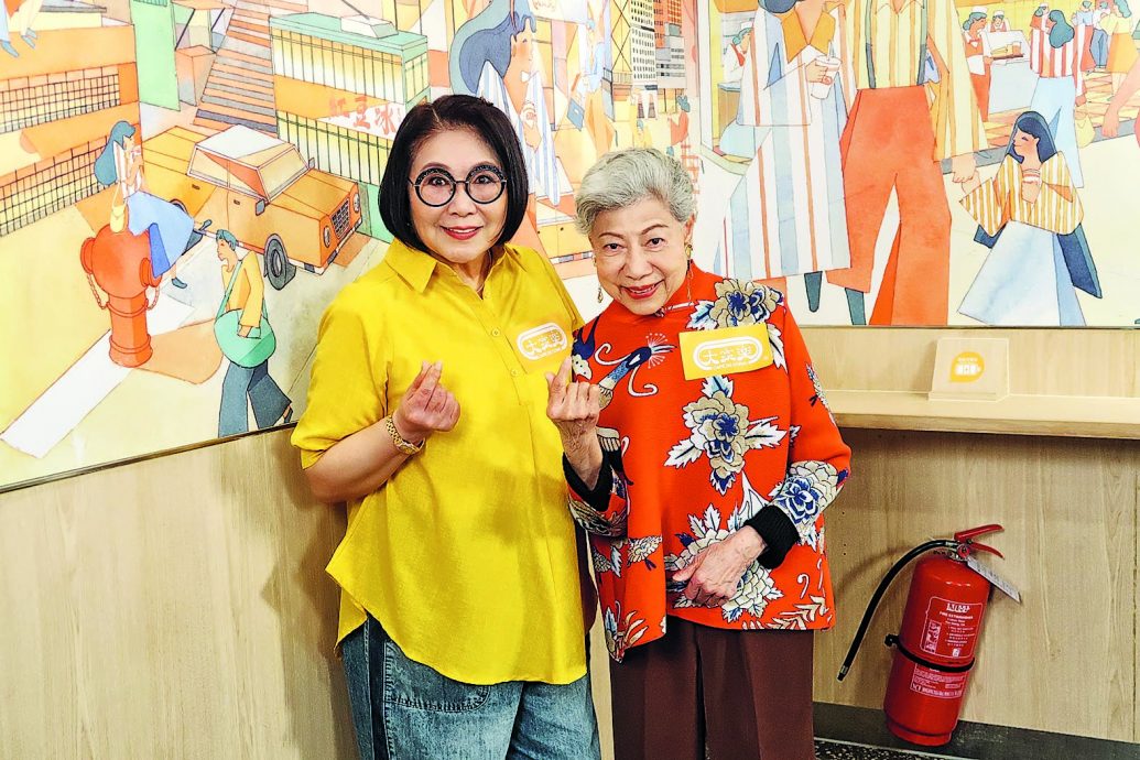 73岁李司棋左耳近乎失聪不再拍剧 化身空姐拍广告自侃“黑丝棋”