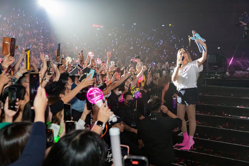 A-Lin开场就凸槌 呆站漆黑舞台10分钟