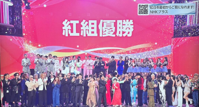 徐若瑄扎辫子登《红白》 卖力唱跳脖子青筋凸起