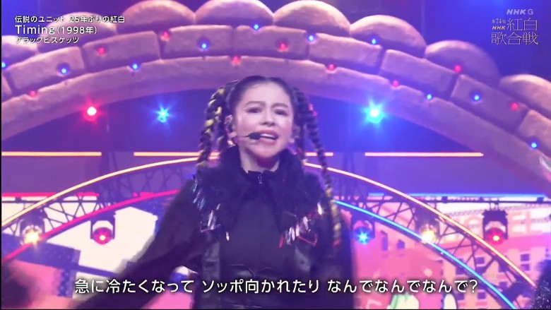 徐若瑄扎辫子登《红白》 卖力唱跳脖子青筋凸起