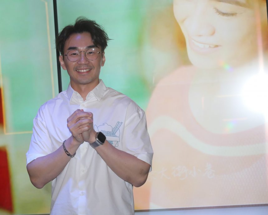 ​说服双亲出镜拍MV 林健辉鼻酸：爸妈真老了