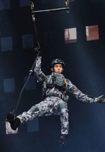 ​跨年晚会谁假唱了？白鹿赵露思被骂翻 孟子义成笑柄连夜道歉