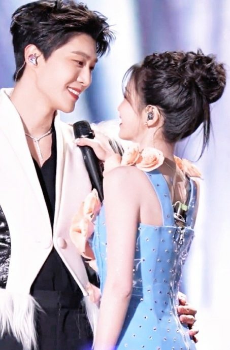 ​跨年晚会谁假唱了？白鹿赵露思被骂翻 孟子义成笑柄连夜道歉