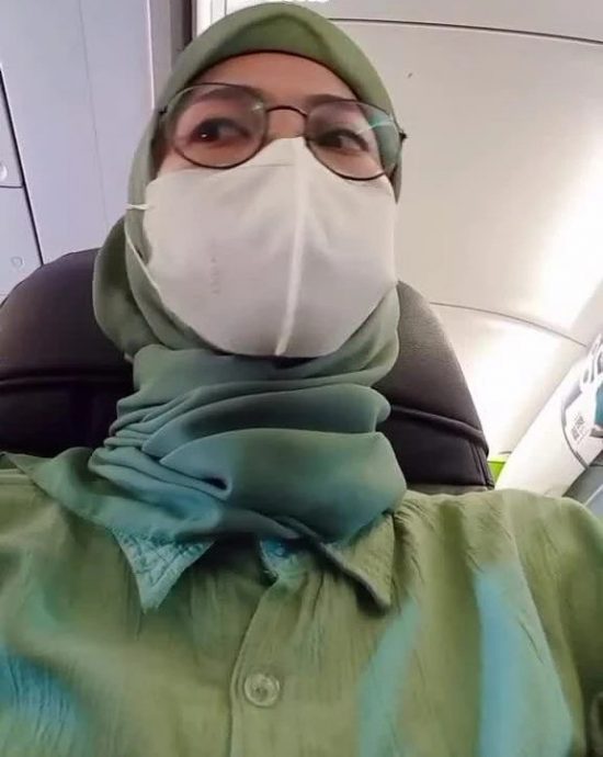 “18岁儿首次搭飞机请让他坐靠窗位”乘客拒绝:自己付钱换位!