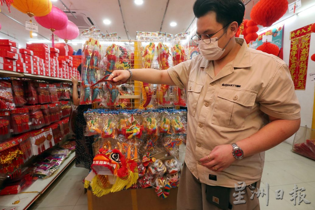 “龙”饰品买气旺 业者:维持原价薄利多销