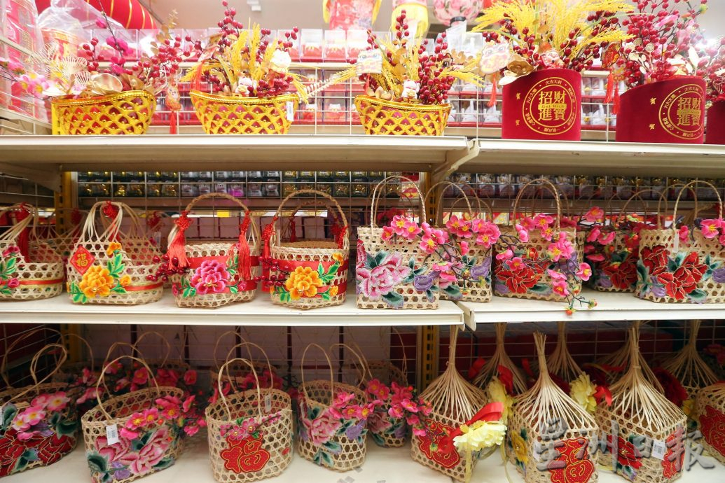 “龙”饰品买气旺 业者:维持原价薄利多销